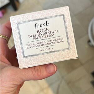 Fresh Rose Deep Hydration Face Cream